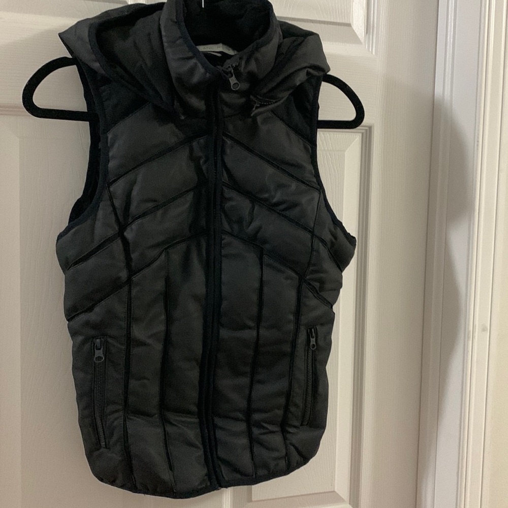 Blanc Noir quilted hooded vest